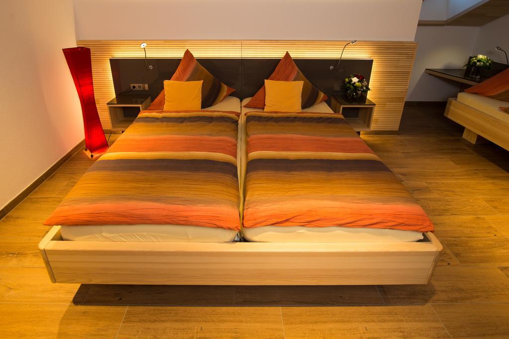 Hotel Garni Jaegerhof Сигмаринген Стая снимка