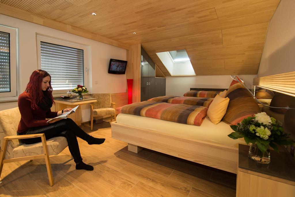 Hotel Garni Jaegerhof Сигмаринген Стая снимка