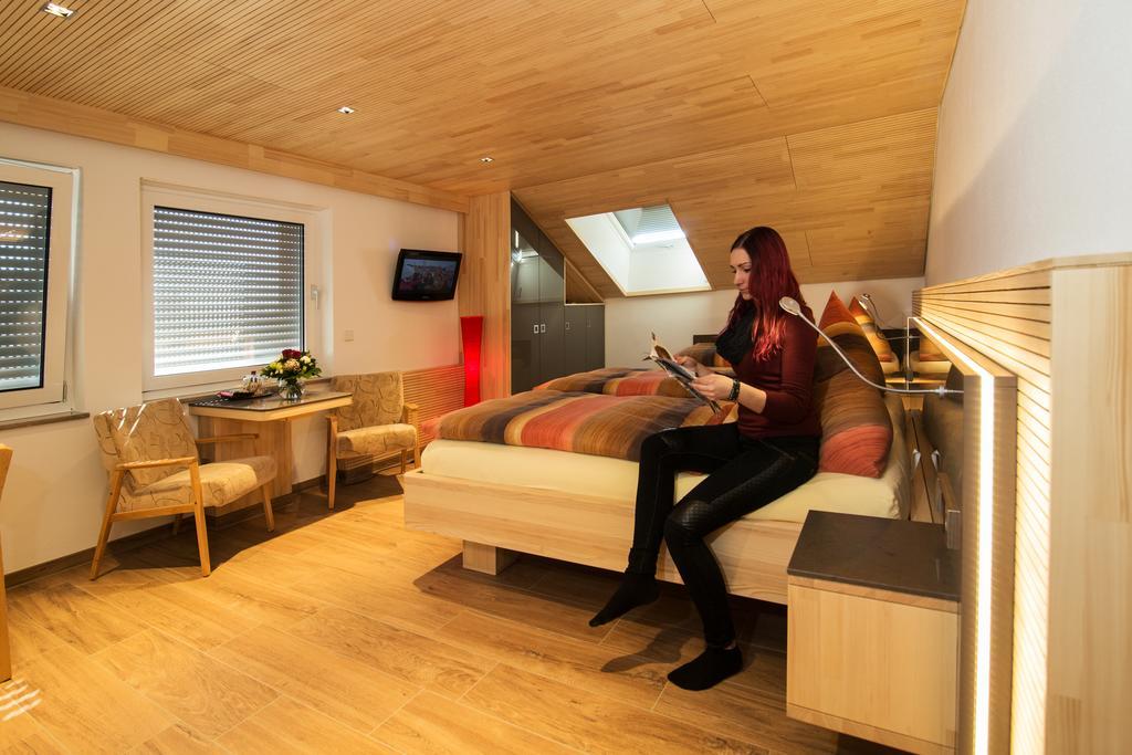Hotel Garni Jaegerhof Сигмаринген Стая снимка