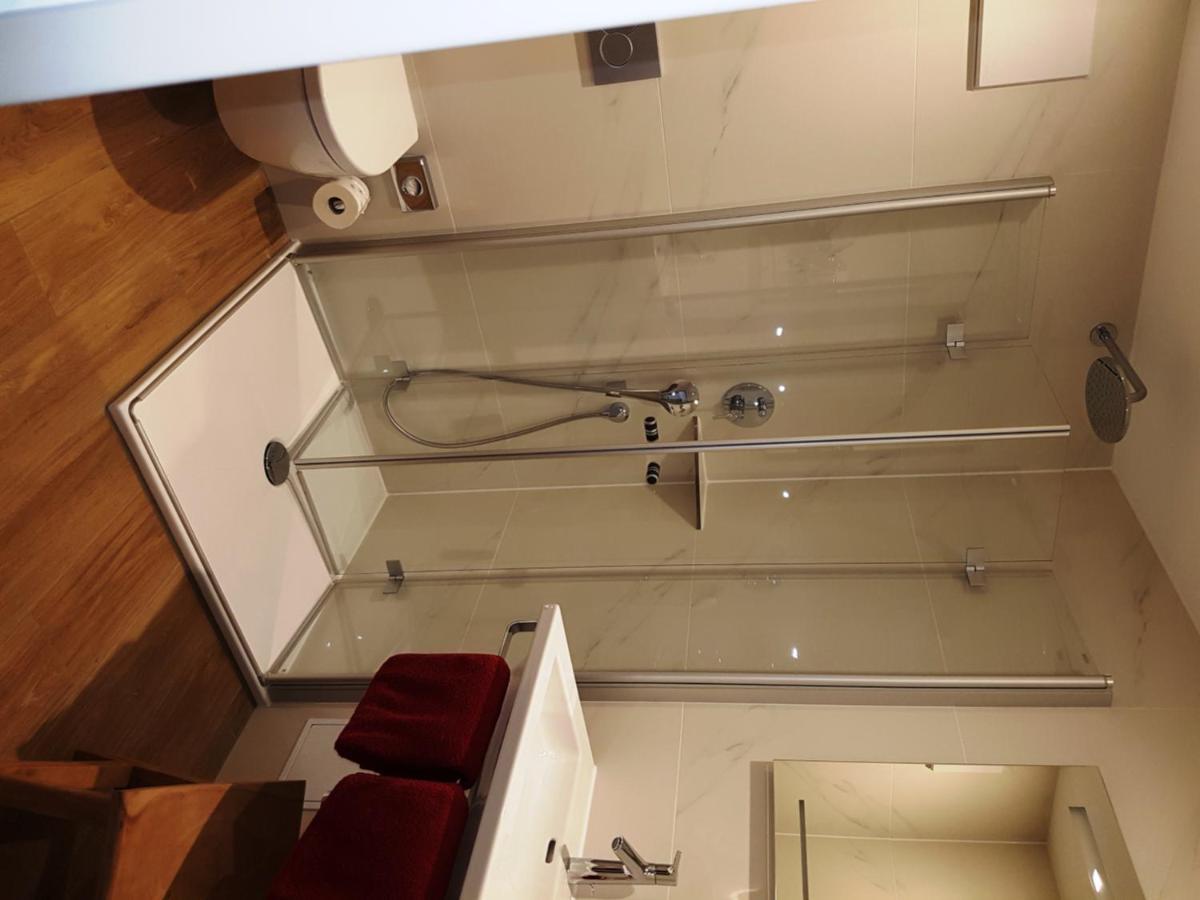 Hotel Garni Jaegerhof Сигмаринген Екстериор снимка