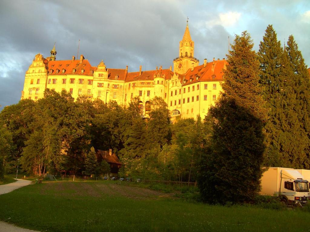 Hotel Garni Jaegerhof Сигмаринген Екстериор снимка