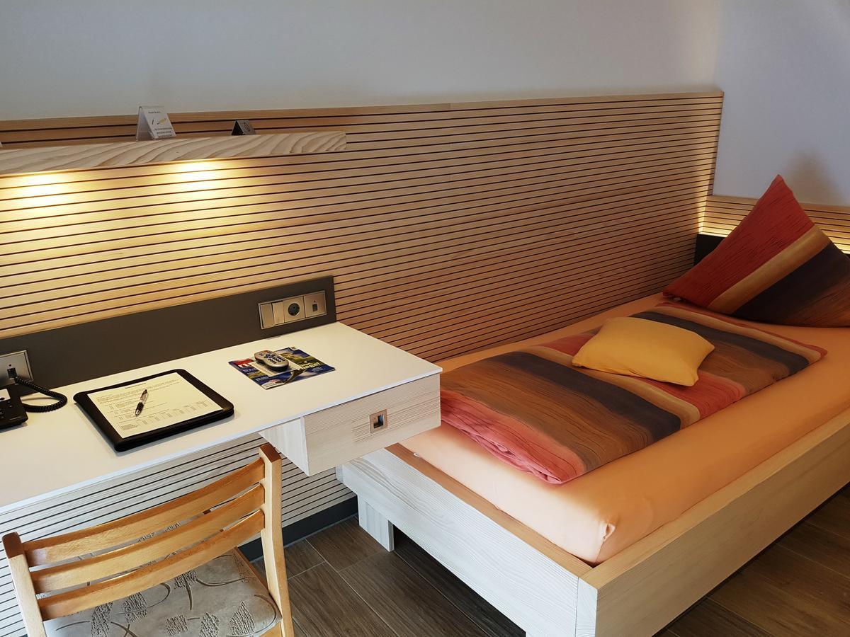 Hotel Garni Jaegerhof Сигмаринген Екстериор снимка