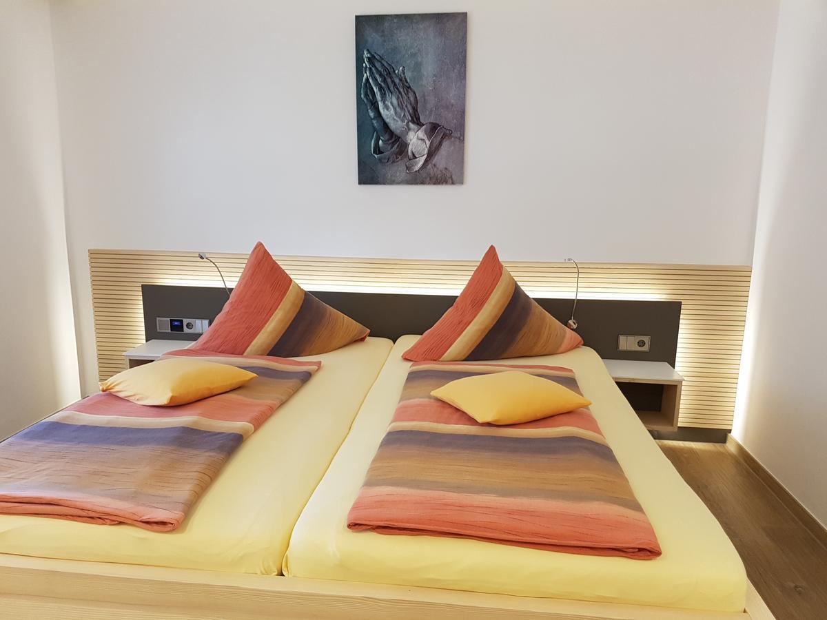 Hotel Garni Jaegerhof Сигмаринген Екстериор снимка